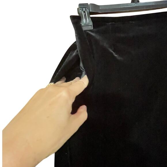 Susan Graver Studio Black Size Medium Long Elastic Waist Velvet Skirt Pockets - Picture 3 of 6